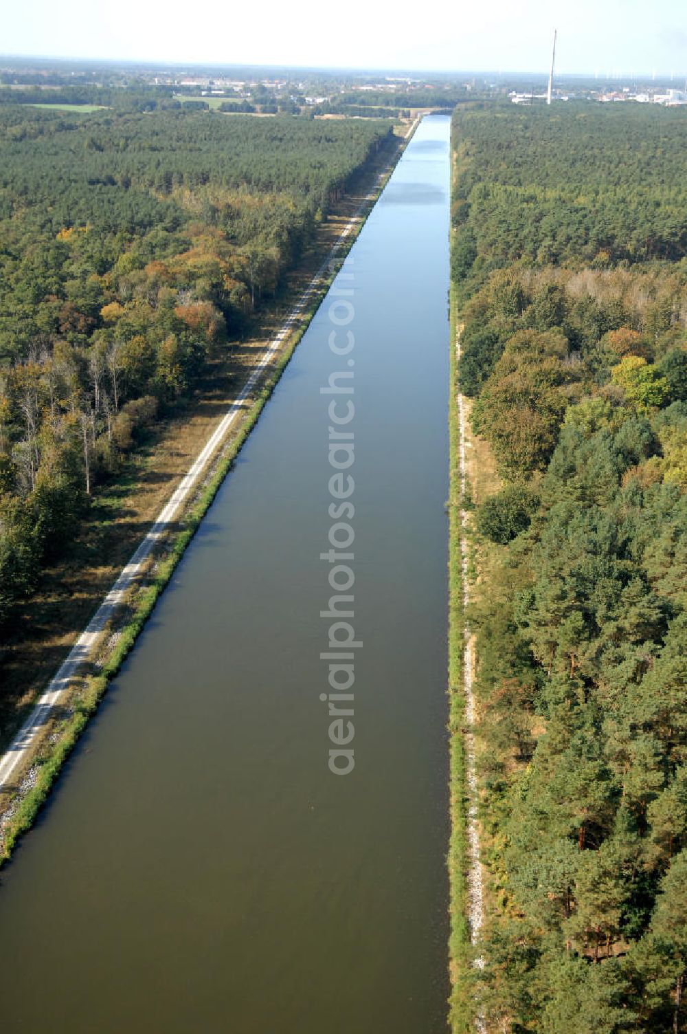 Kade from above - Blick auf den Flussverlauf des Elbe-Havel-Kanal zwischen Kade und Genthin.