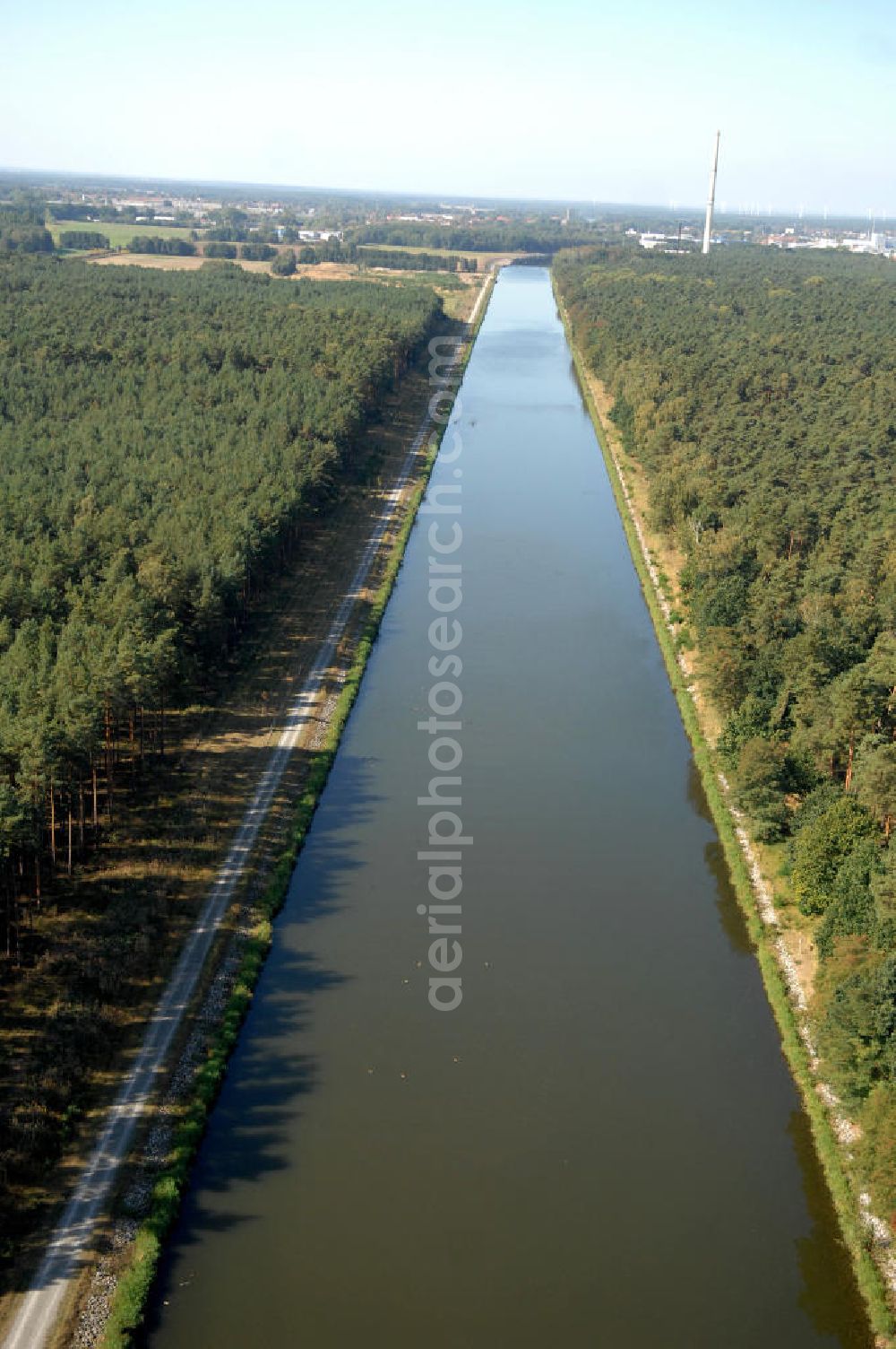 Kade from the bird's eye view: Blick auf den Flussverlauf des Elbe-Havel-Kanal zwischen Kade und Genthin.