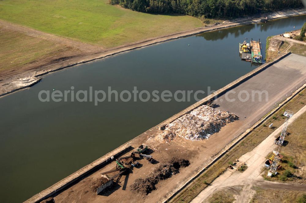 GENTHIN from above - Blick auf den Flussverlauf des Elbe-Havel-Kanal zwischen Kade und Genthin.