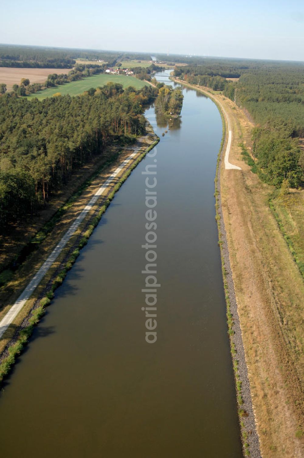 Wusterwitz from the bird's eye view: Blick auf den Flussverlauf des Elbe-Havel-Kanal zwischen Wusterwitz und Kade OT Kader Schleuse.