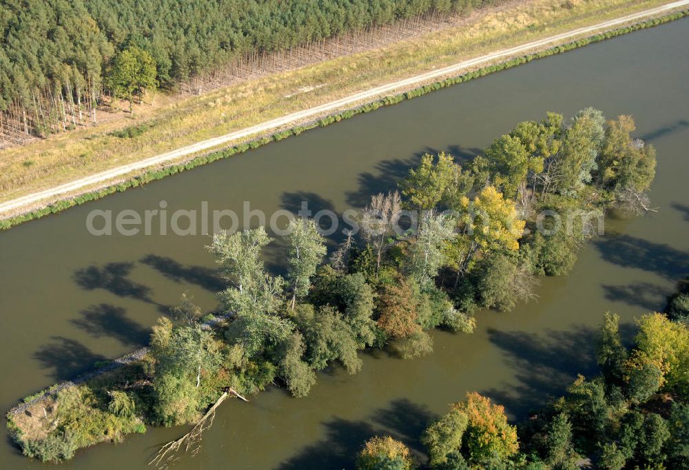 Aerial image Wusterwitz - Blick auf den Flussverlauf des Elbe-Havel-Kanal zwischen Wusterwitz und Kade OT Kader Schleuse.