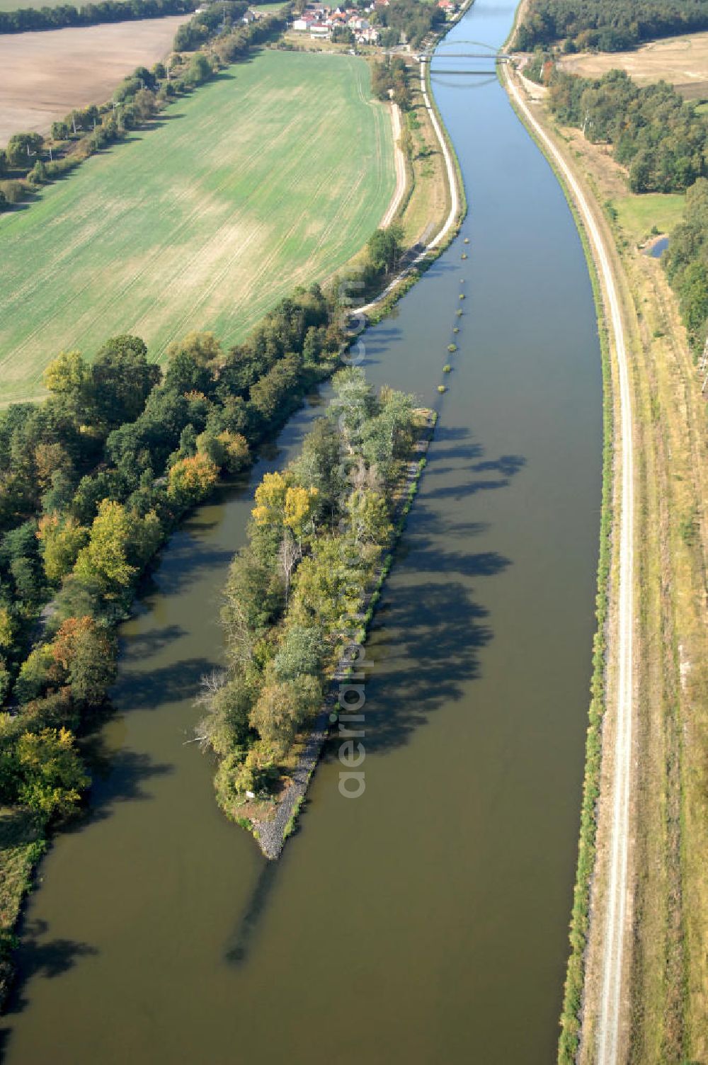 Aerial image Wusterwitz - Blick auf den Flussverlauf des Elbe-Havel-Kanal zwischen Wusterwitz und Kade OT Kader Schleuse.