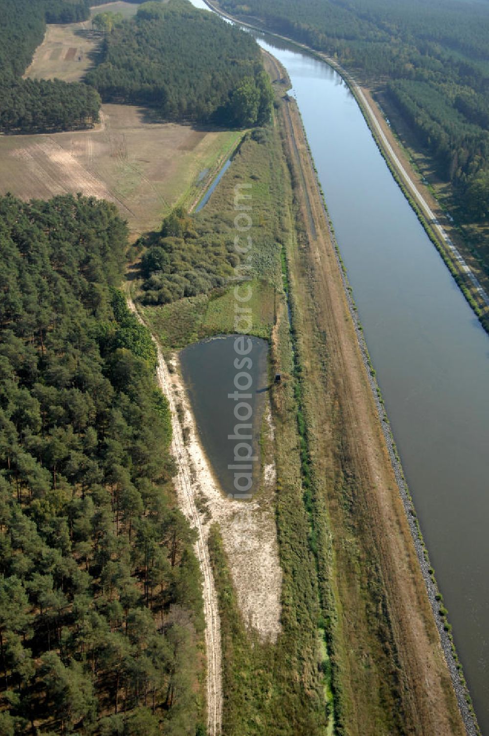 Aerial photograph Wusterwitz - Blick auf den Flussverlauf des Elbe-Havel-Kanal zwischen Wusterwitz und Kade OT Kader Schleuse.