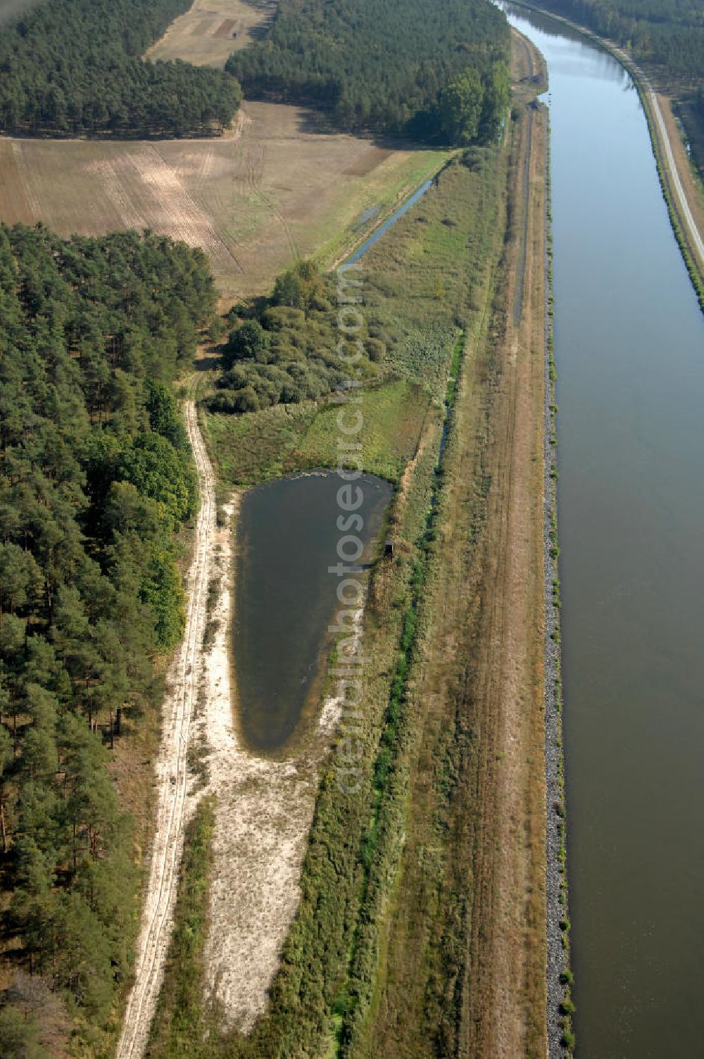 Wusterwitz from above - Blick auf den Flussverlauf des Elbe-Havel-Kanal zwischen Wusterwitz und Kade OT Kader Schleuse.