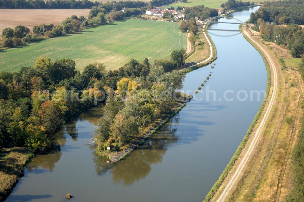 Aerial image Wusterwitz - Blick auf den Flussverlauf des Elbe-Havel-Kanal zwischen Wusterwitz und Kade OT Kader Schleuse.