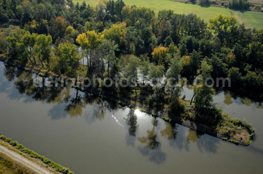 Aerial image Wusterwitz - Blick auf den Flussverlauf des Elbe-Havel-Kanal zwischen Wusterwitz und Kade OT Kader Schleuse.