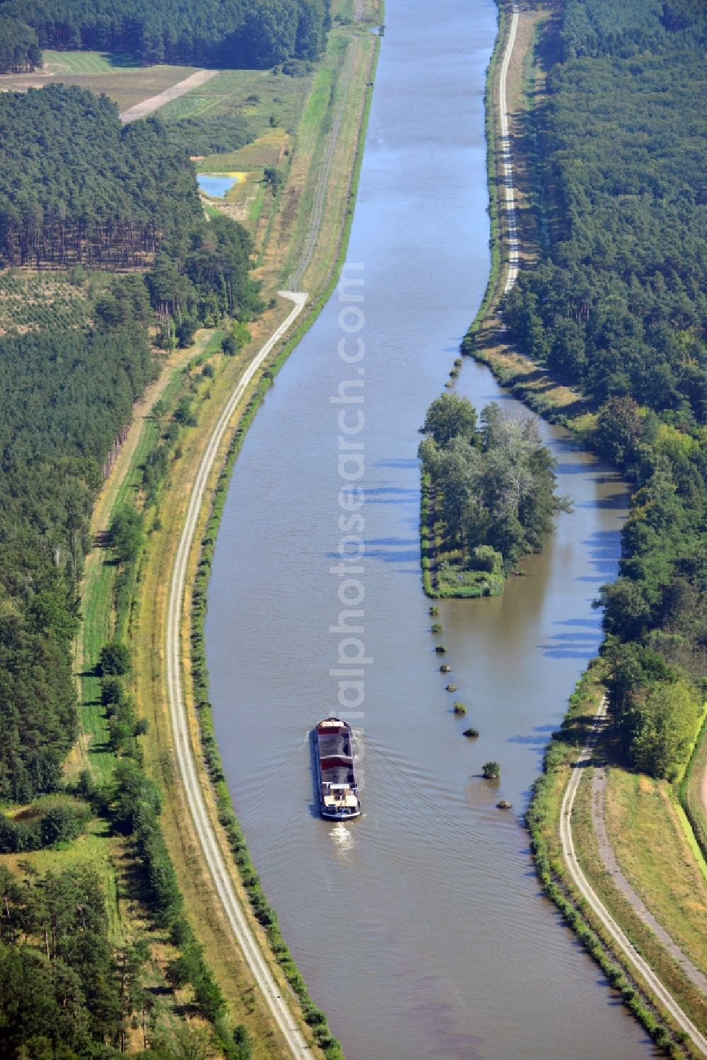 Aerial photograph Kade OT Kader Schleuse - Course of the river Elbe-Havel-Canel between Wusterwitz and Kade in the state Saxony-Anhalt