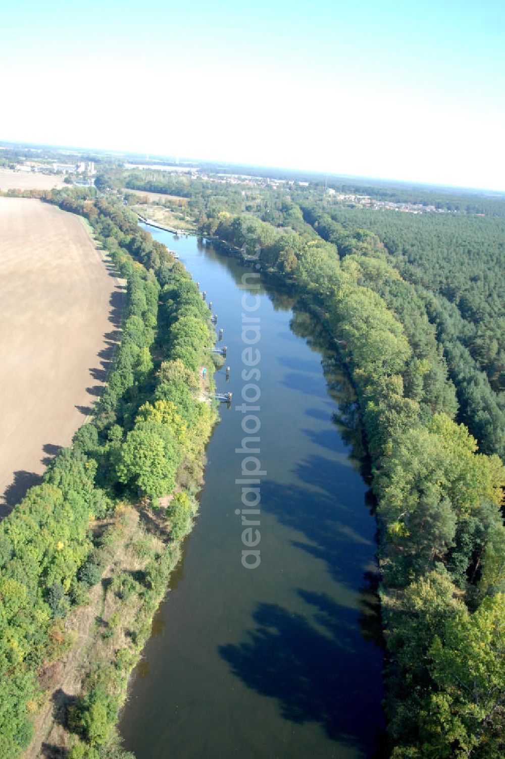 Zerben from above - Blick auf den Flussverlauf von West nach Ost zwischen der Schleuse Zerben und der Ihleburger Brücke. Ein Projekt des WSV: Wasserstraßen-Neubauamt Magdeburg, 39106 Magdeburg, Tel. +49(0)391 535-0, email: wna-magdeburg@wsv.bund.de