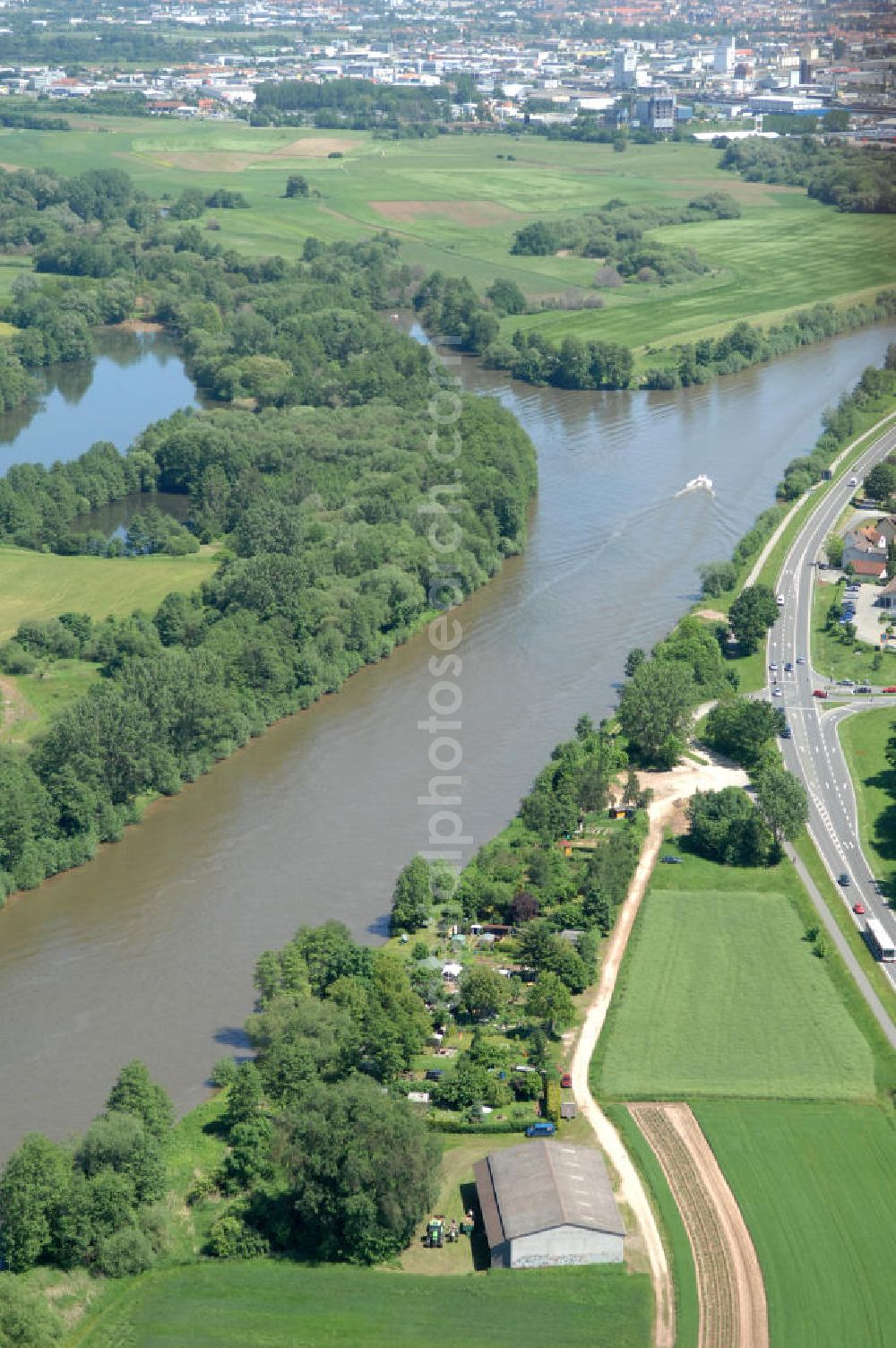 Bischberg from the bird's eye view: Main-Mündung zum Main-Donau-Kanal.