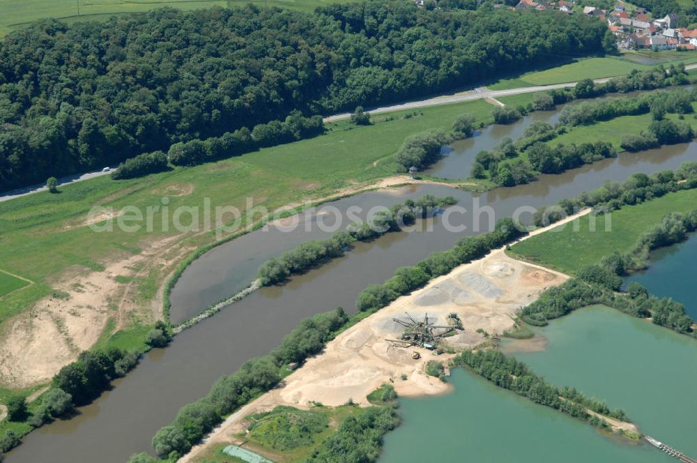 Aerial image Dippach - Main-Flussverlauf mit Altarm bei Dippach.