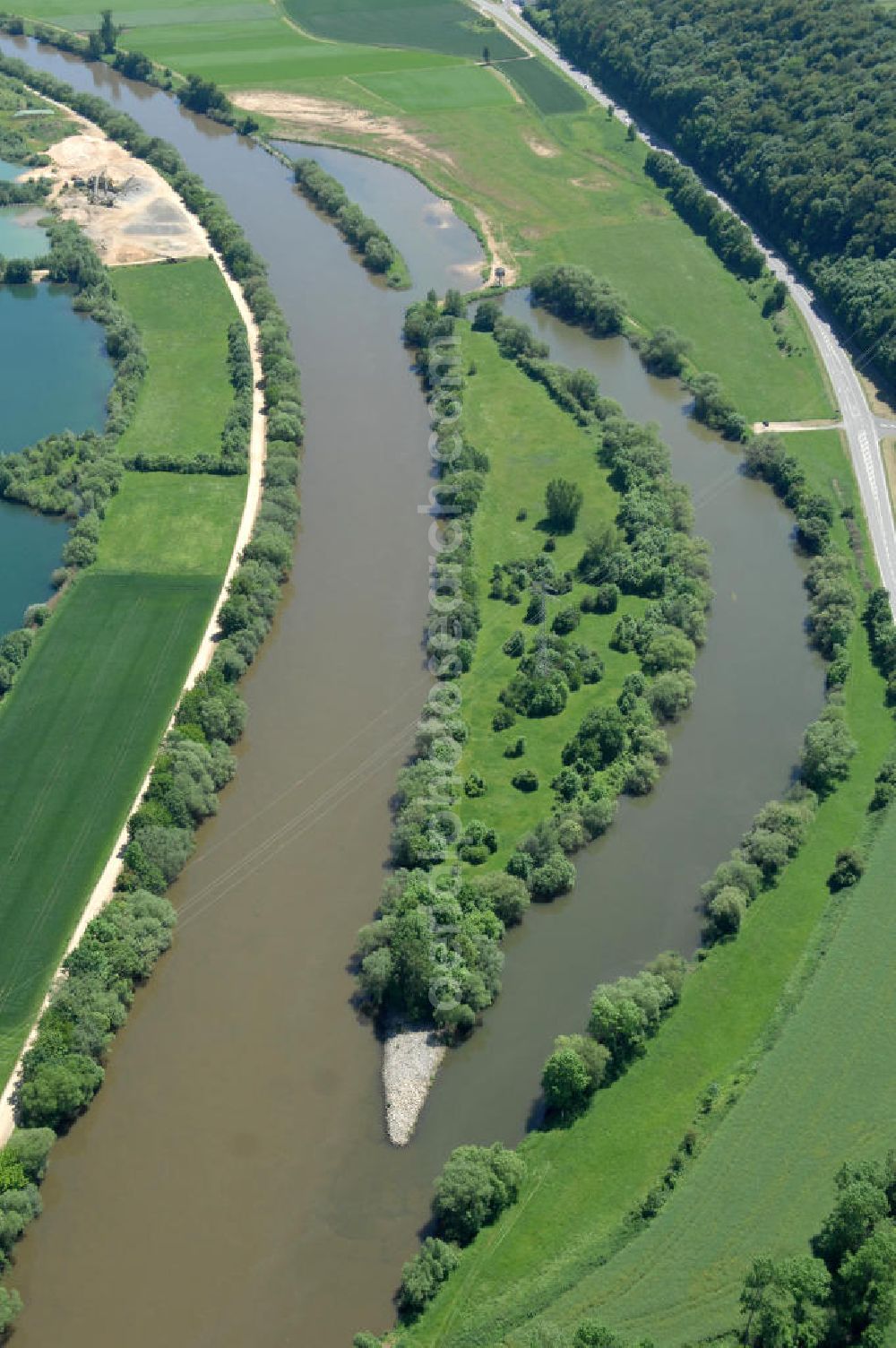 Aerial image Dippach - Main-Flussverlauf mit Altarm bei Dippach.