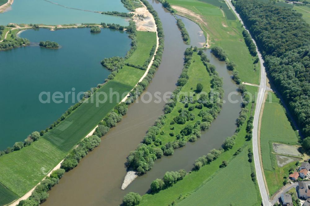 Aerial photograph Dippach - Main-Flussverlauf mit Altarm bei Dippach.