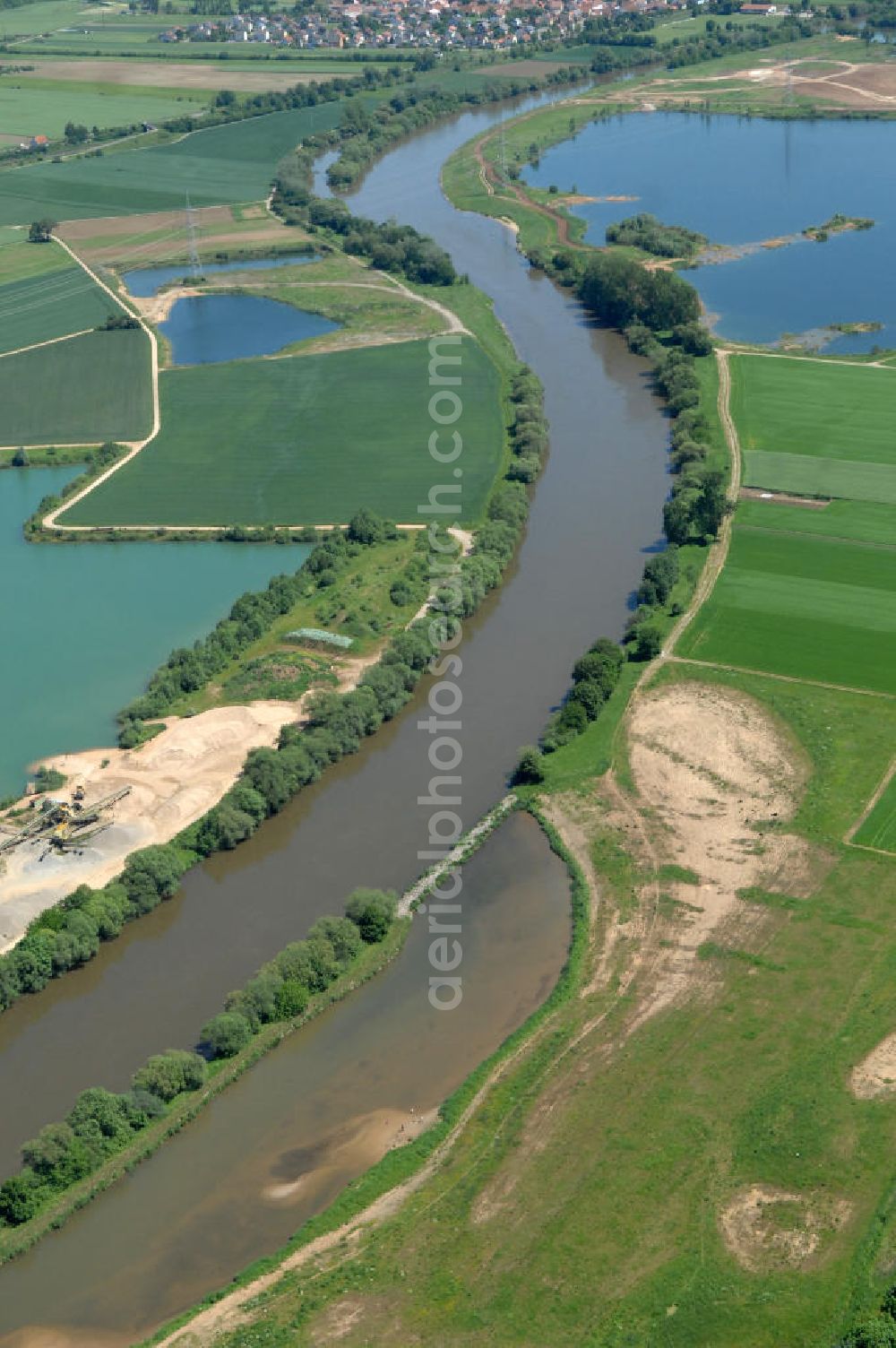 Aerial photograph Dippach - Main-Flussverlauf mit Altarm bei Dippach.