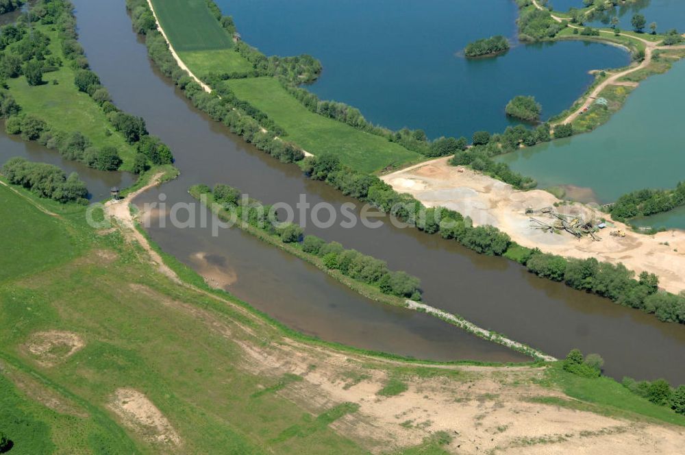 Aerial photograph Dippach - Main-Flussverlauf mit Altarm bei Dippach.