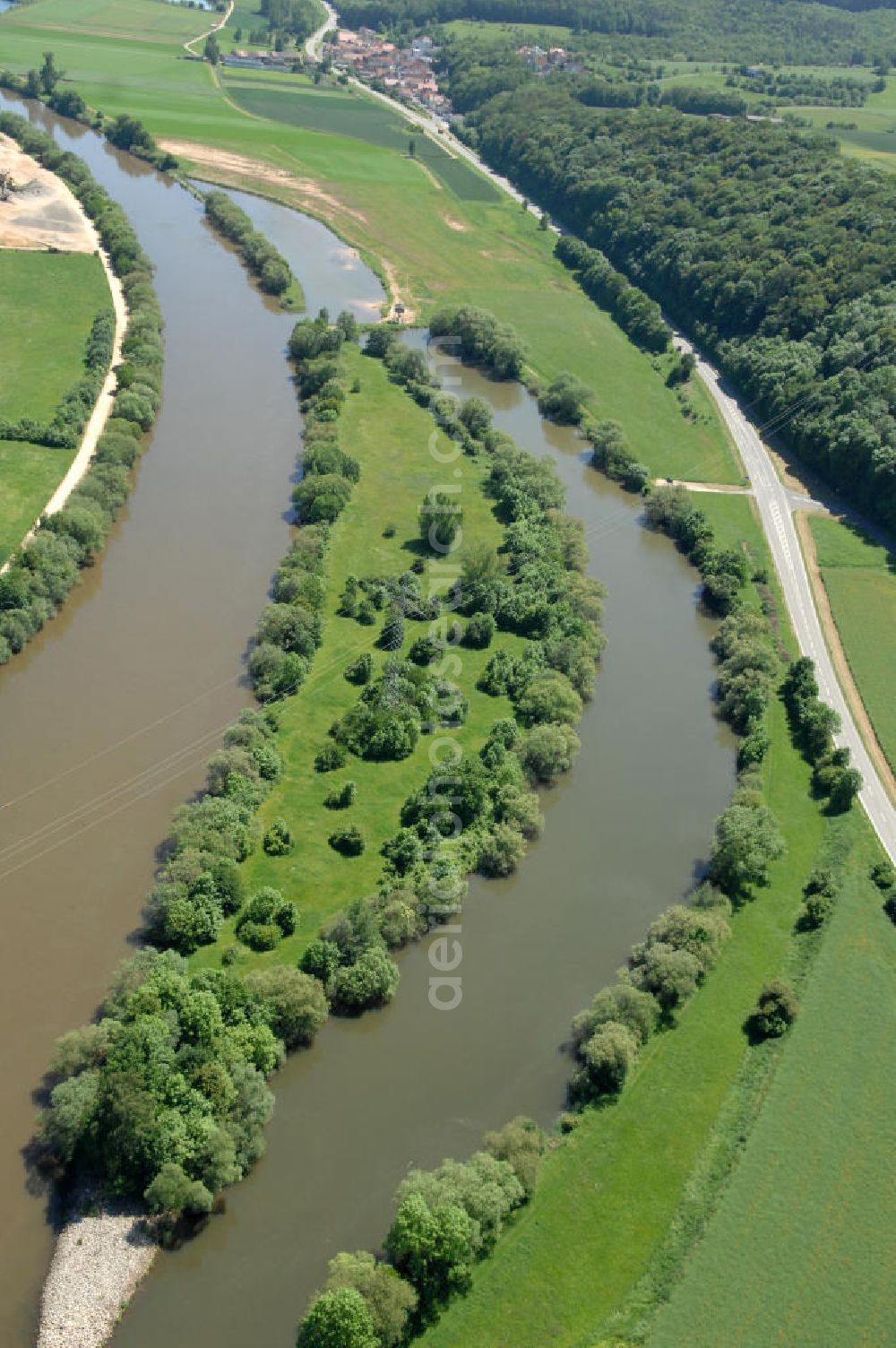 Aerial photograph Dippach - Main-Flussverlauf mit Altarm bei Dippach.