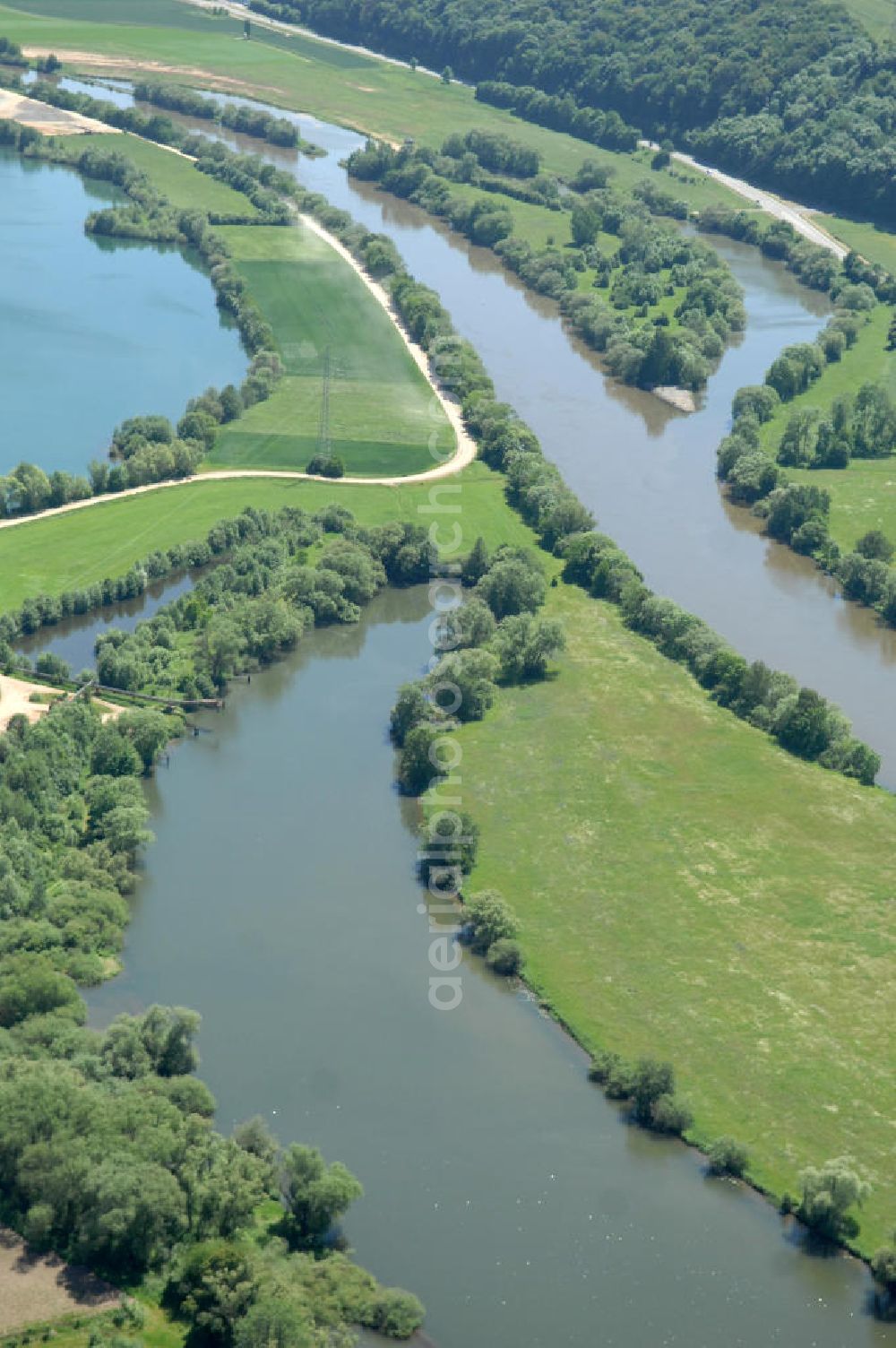 Aerial image Dippach - Main-Flussverlauf mit Altarm bei Dippach.