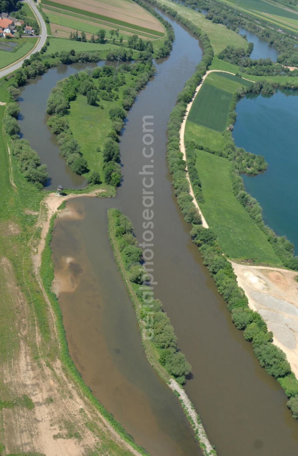 Aerial image Dippach - Main-Flussverlauf mit Altarm bei Dippach.