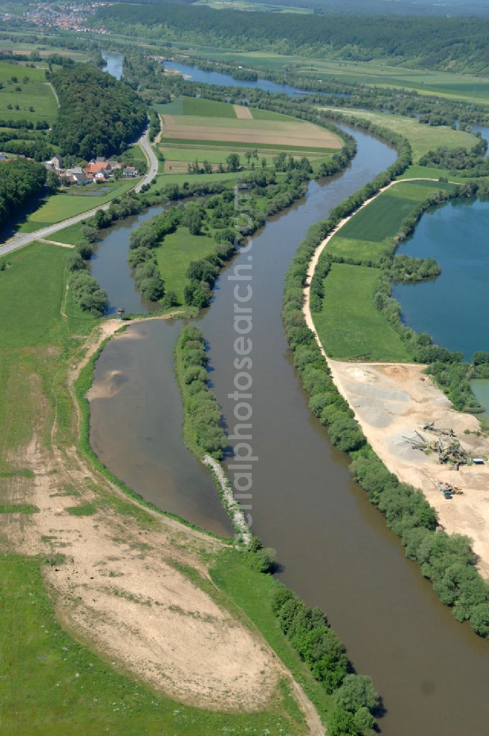 Aerial photograph Dippach - Main-Flussverlauf mit Altarm bei Dippach.