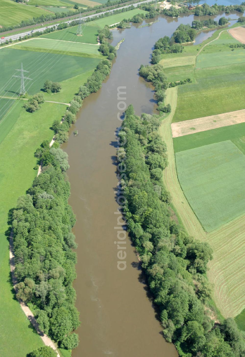 Aerial image Eltmann - Main-Flussverlauf Richtung Osten.