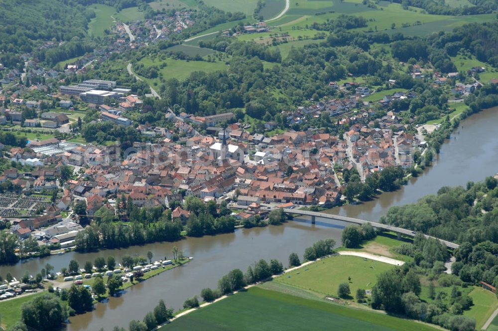 Aerial photograph Eltmann - Main-Flussverlauf bei Eltmann mit Stadtansicht.