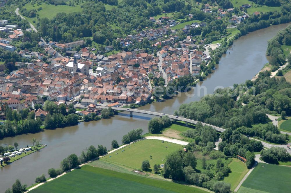 Eltmann from above - Main-Flussverlauf bei Eltmann mit Stadtansicht.