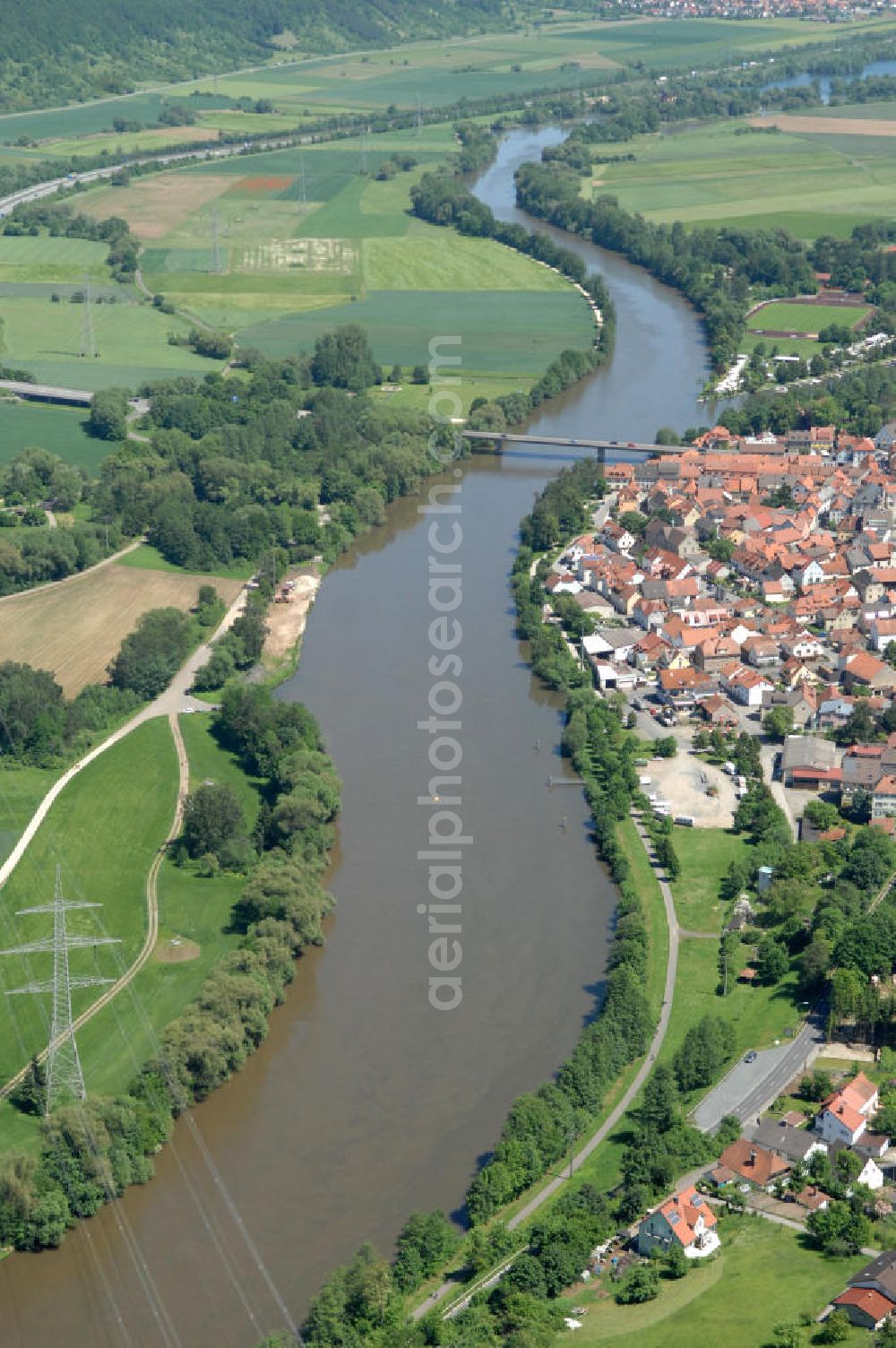 Eltmann from the bird's eye view: Main-Flussverlauf mit Altarm bei Eltmann.