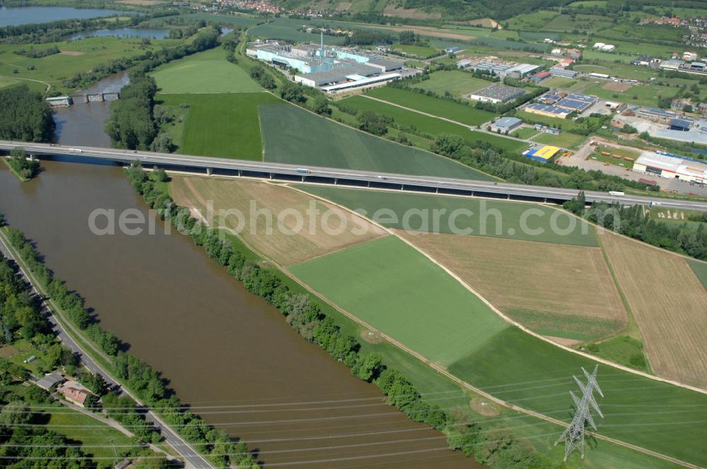 Eltmann from above - Main-Flussverlauf Richtung Westen / Limbach, nahe der Autobahn A 70.