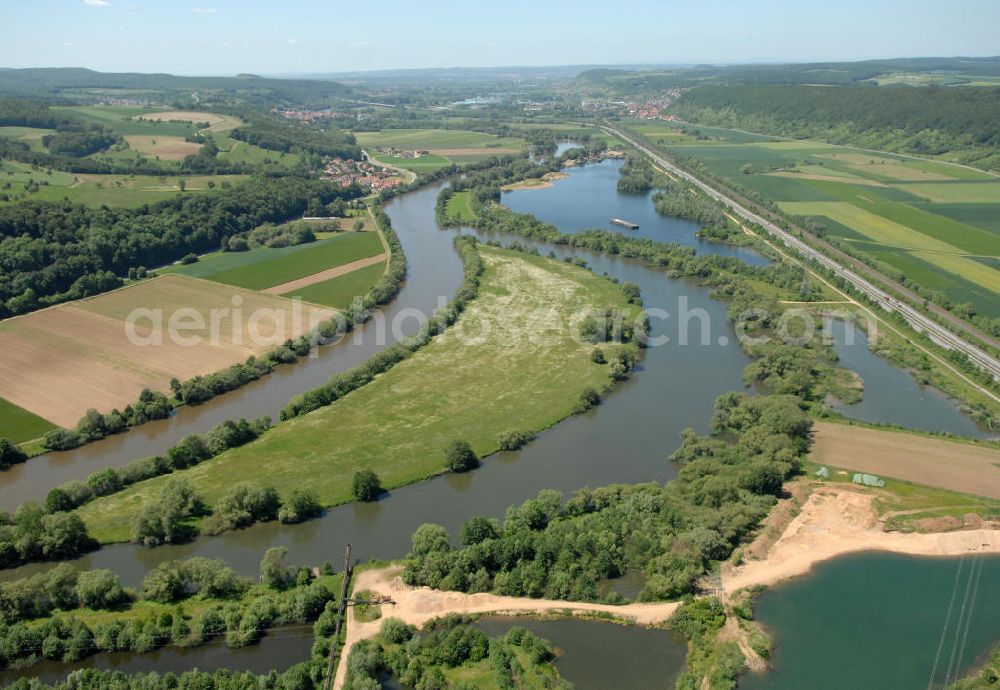 Eschenbach from the bird's eye view: Main-Flussverlauf mit Altarm bei Eschenbach.