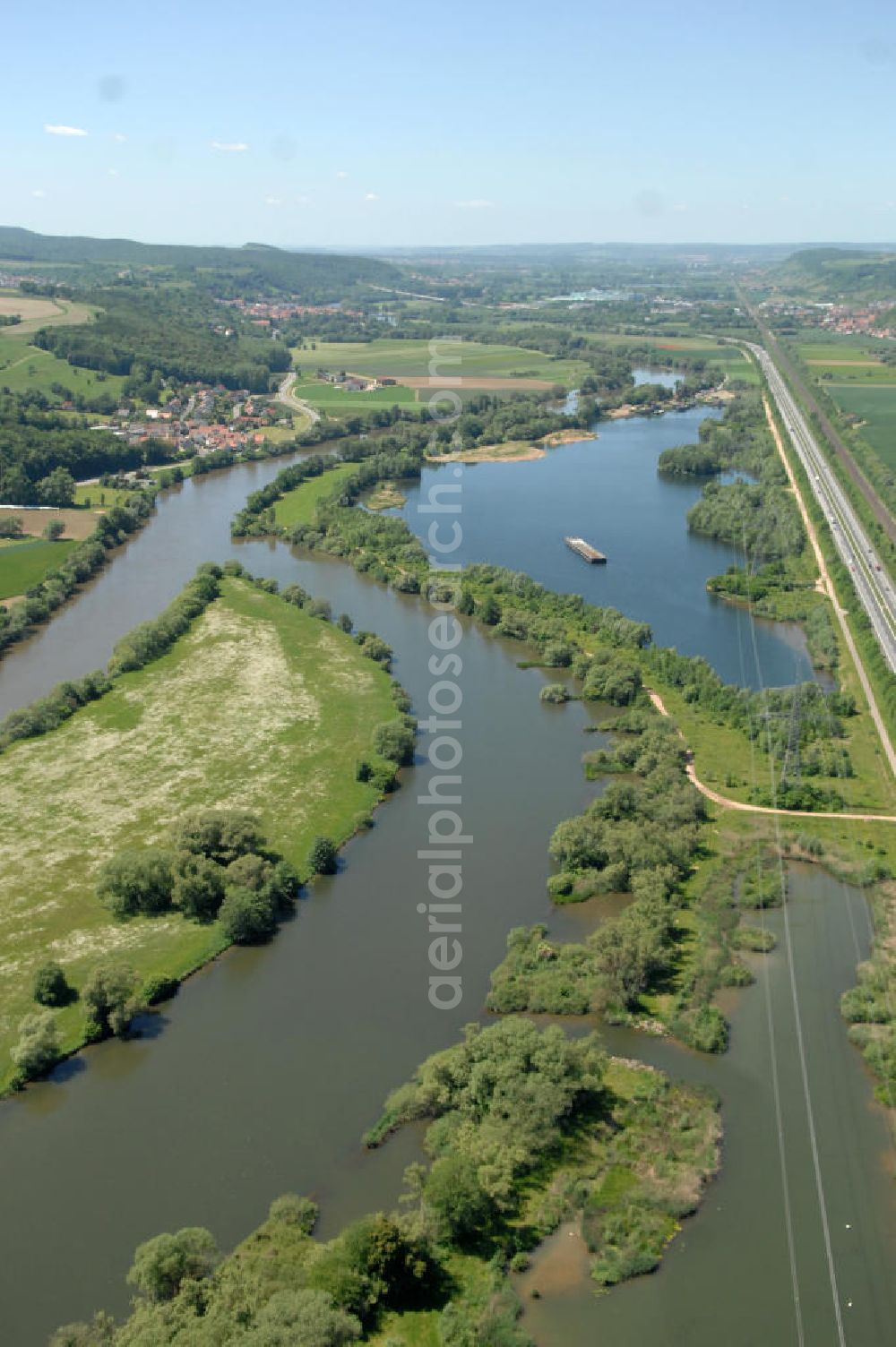 Aerial image Eschenbach - Main-Flussverlauf mit Altarm bei Eschenbach.