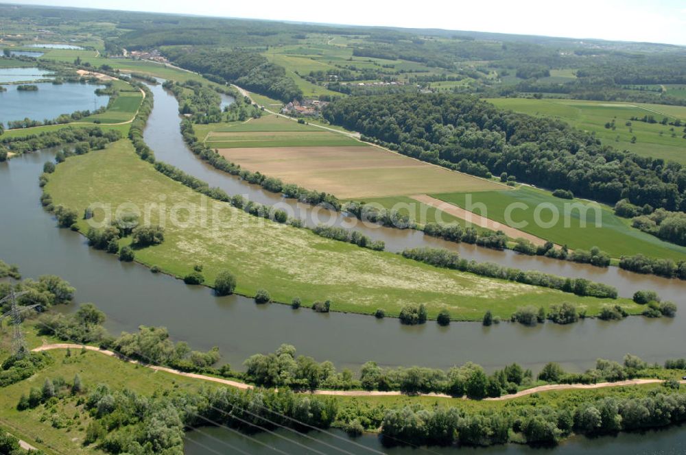 Aerial photograph Eschenbach - Main-Flussverlauf mit Altarm bei Eschenbach.