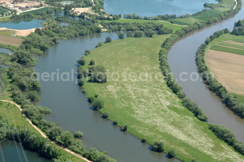 Eschenbach from the bird's eye view: Main-Flussverlauf mit Altarm bei Eschenbach.