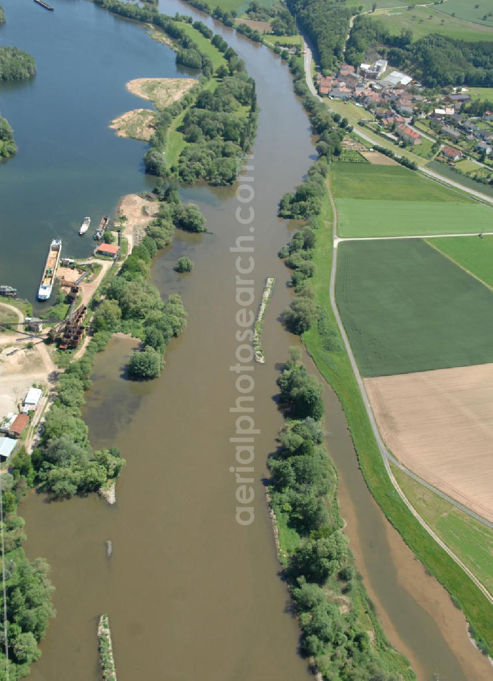 Aerial photograph Eschenbach - Main-Flussverlauf Richtung Osten.