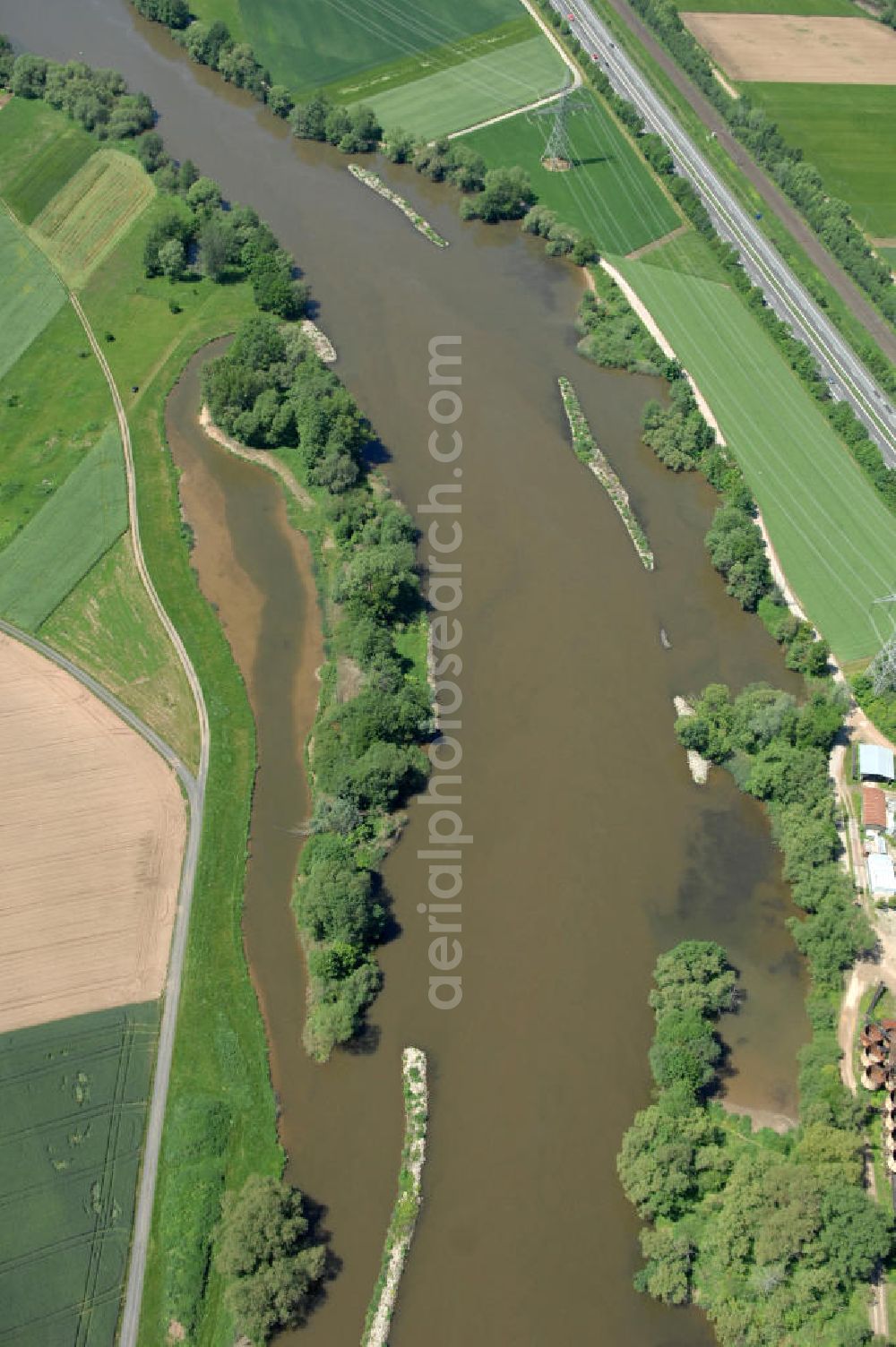 Aerial photograph Eschenbach - Main-Flussverlauf Richtung Westen.