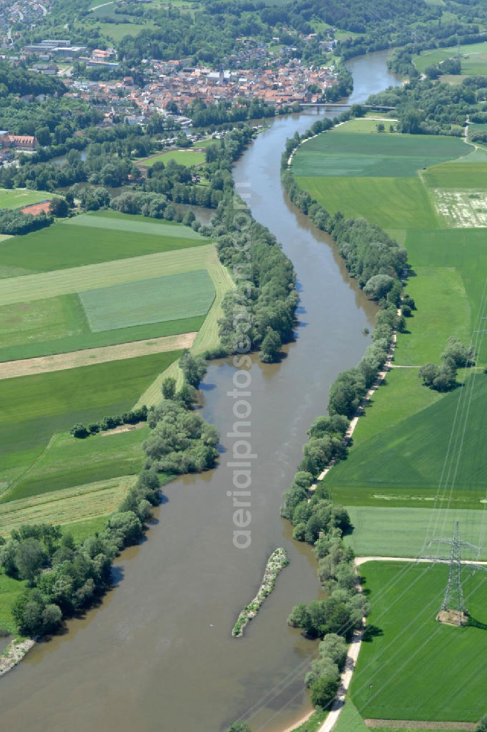 Eschenbach from the bird's eye view: Main-Flussverlauf Richtung Westen.