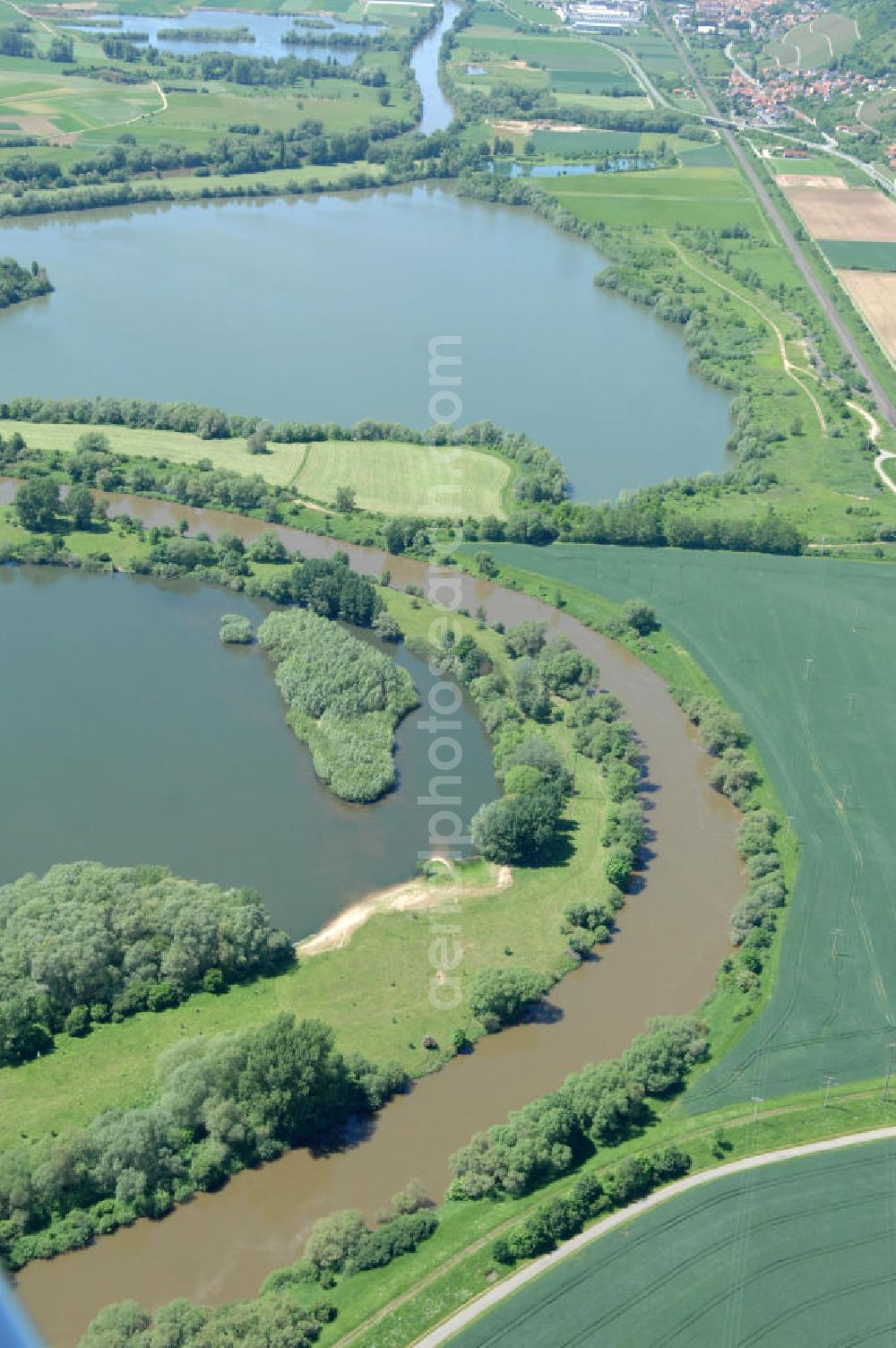 Aerial photograph Limbach - Main-Flussverlauf und Limbacher Baggersee.