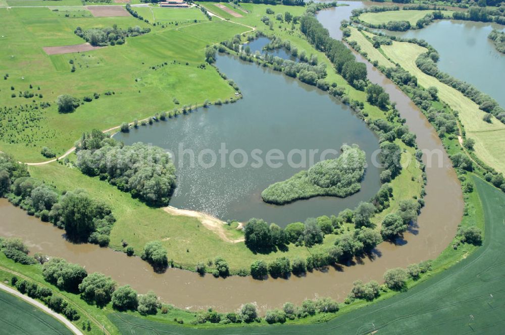 Limbach from above - Main-Flussverlauf und Limbacher Baggersee.