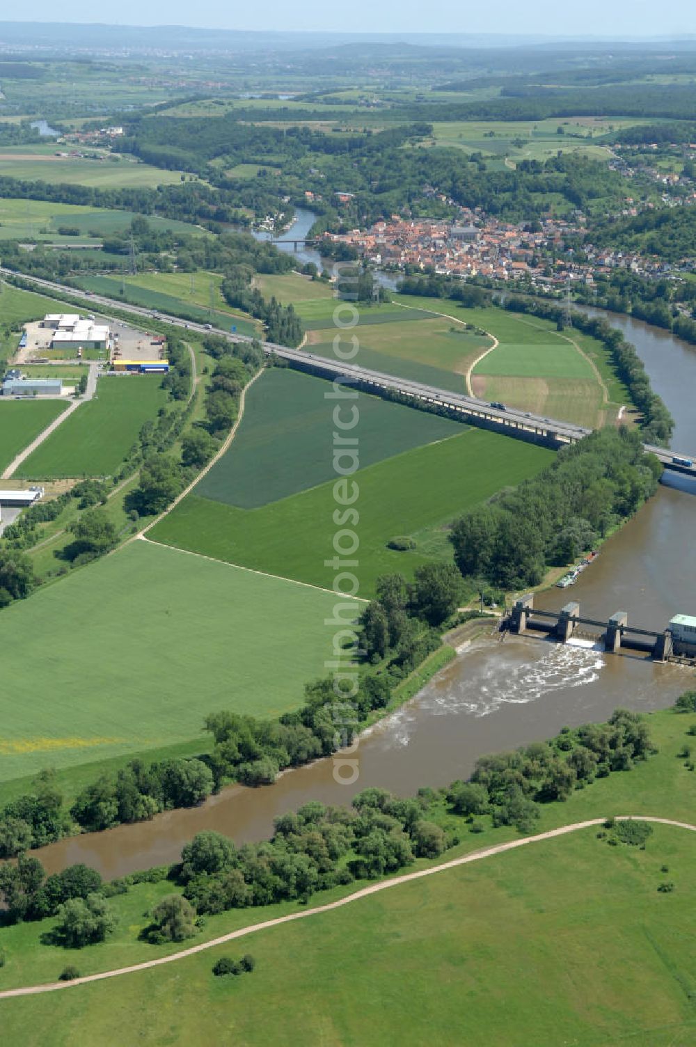 Limbach from above - Main-Flussverlauf mit Mainstau / Wehr Limbach.