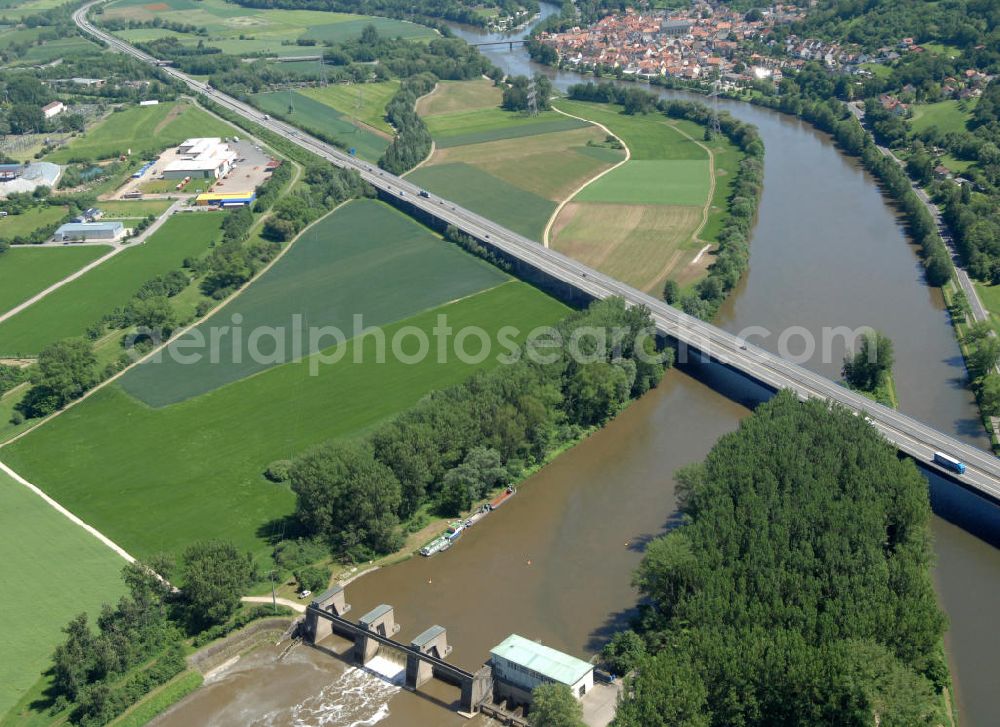 Limbach from the bird's eye view: Main-Flussverlauf mit Mainstau / Wehr Limbach.