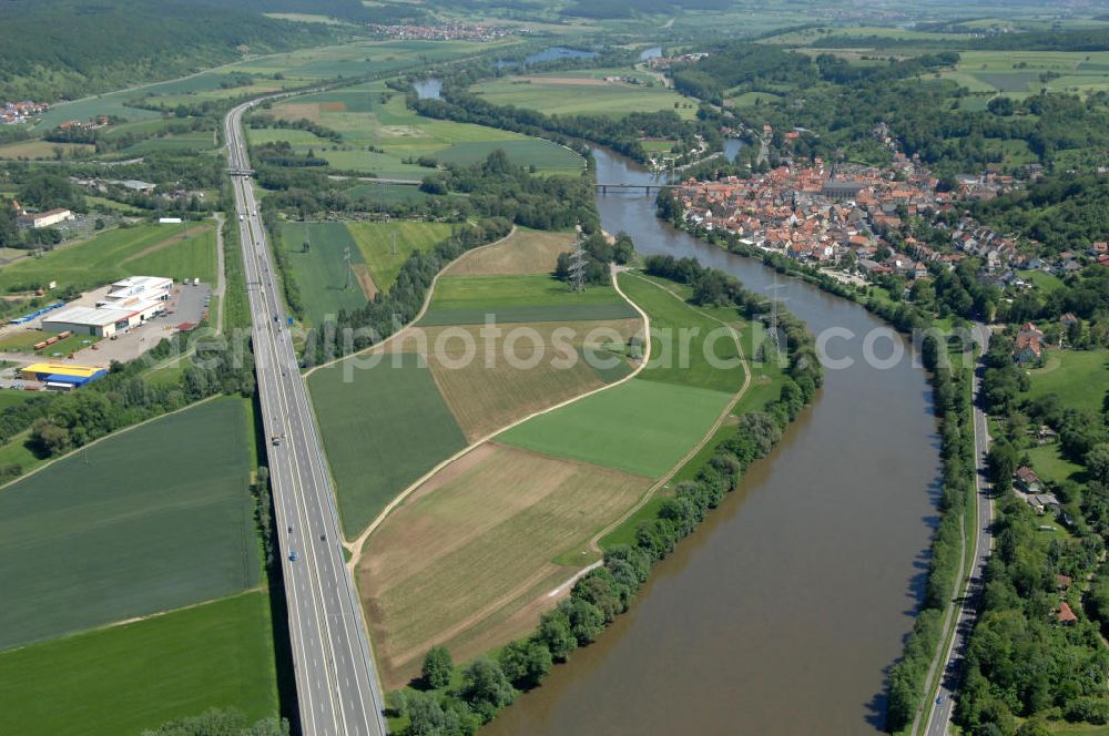 Limbach from above - Main-Flussverlauf Richtung Osten nahe der Autobahn A 70 mit Brücke.