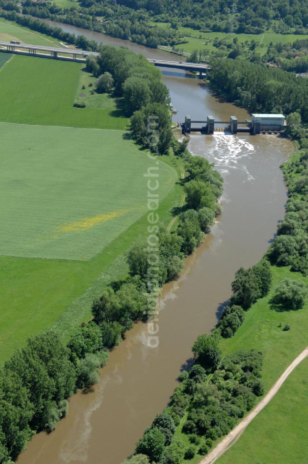 Aerial photograph Limbach - Main-Flussverlauf mit Mainstau / Wehr Limbach.