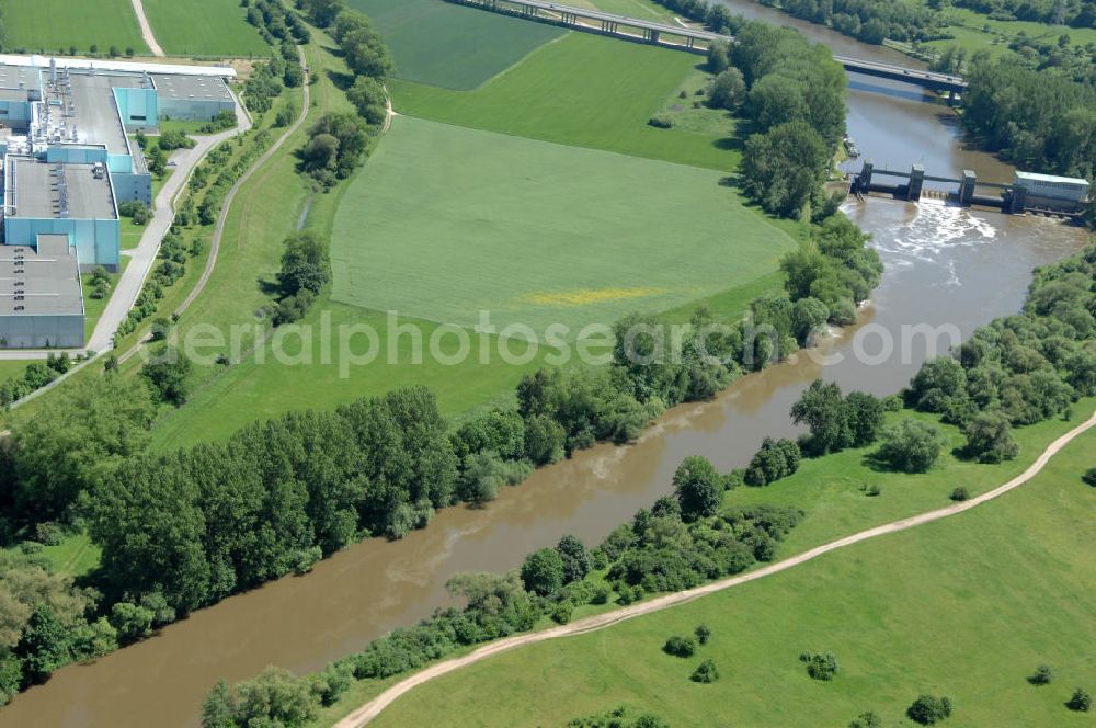 Limbach from the bird's eye view: Main-Flussverlauf mit Mainstau / Wehr Limbach.