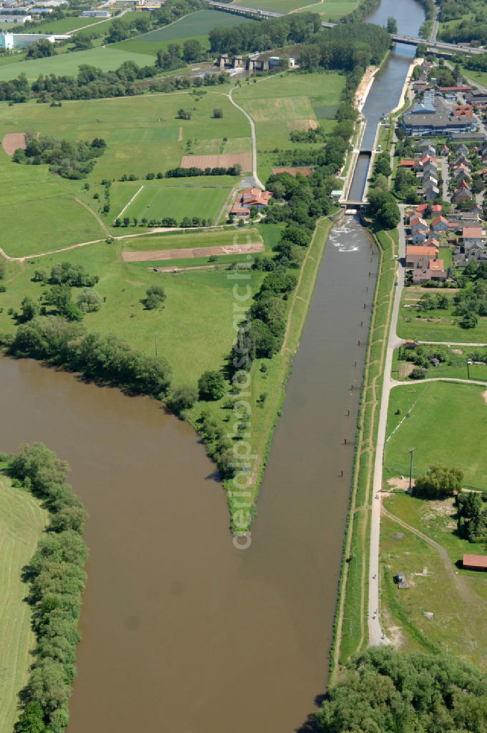 Limbach from above - Main-Flussverlauf mit der Schleuse Limbach.