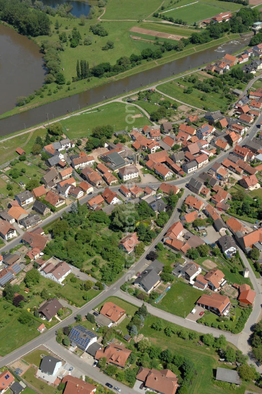 Limbach from the bird's eye view: Main-Flussverlauf bei Limbach.