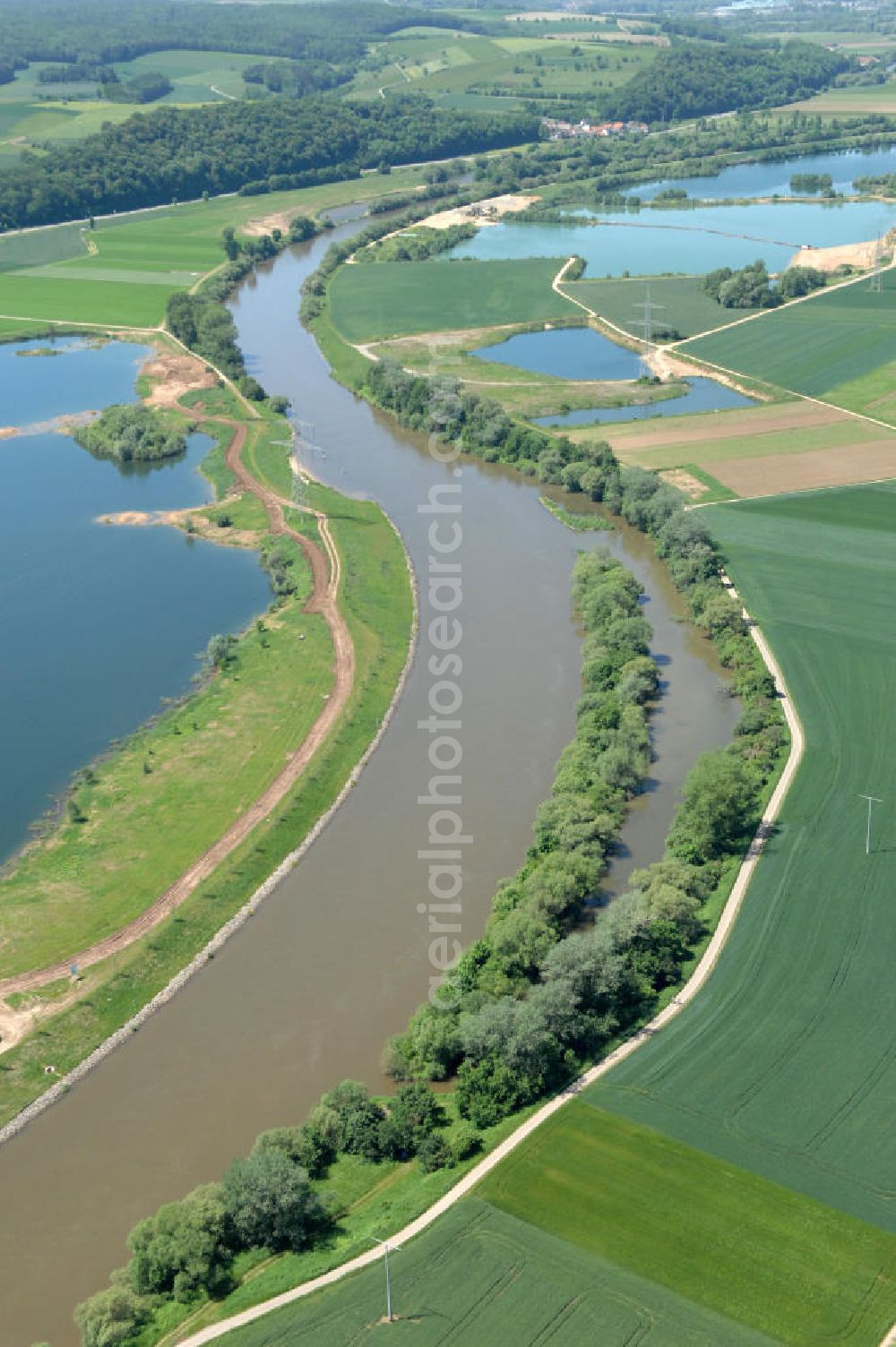 Staffelbach from the bird's eye view: Main-Flussverlauf bei Staffelbach.