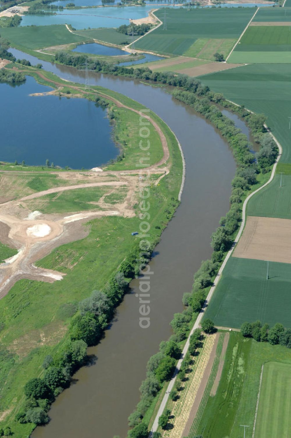 Staffelbach from the bird's eye view: Main-Flussverlauf bei Staffelbach.