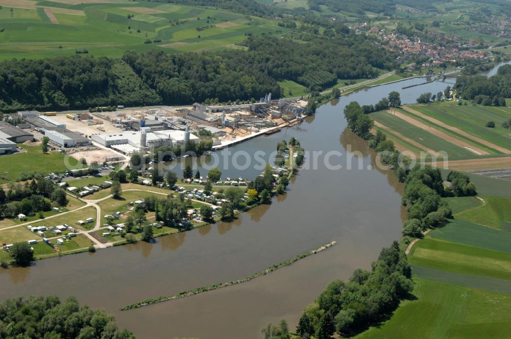 Aerial photograph Trosdorf - Main-Flussverlauf am Industriegebiet Trosdorf in Richtung Westen.