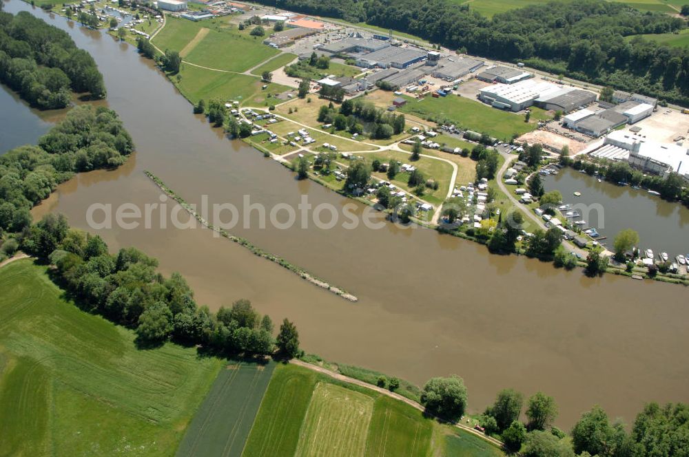 Trosdorf from above - Main-Flussverlauf am Industriegebiet Trosdorf.