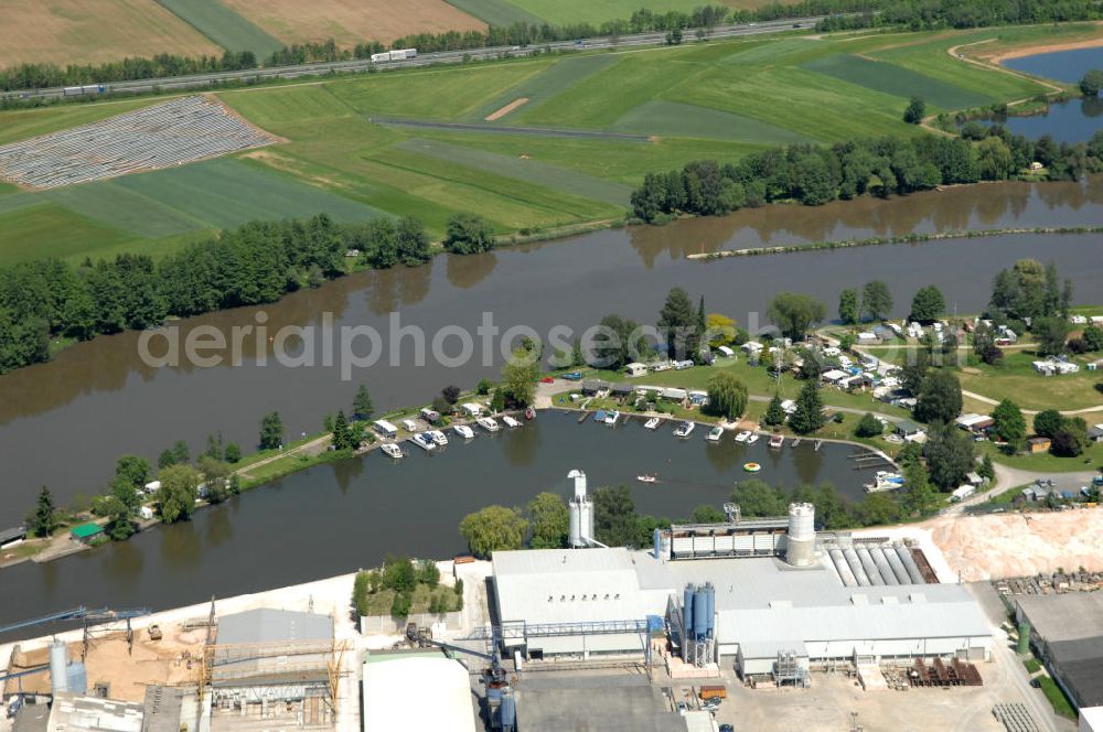 Aerial image Trosdorf - Main-Flussverlauf am Industriegebiet Trosdorf.