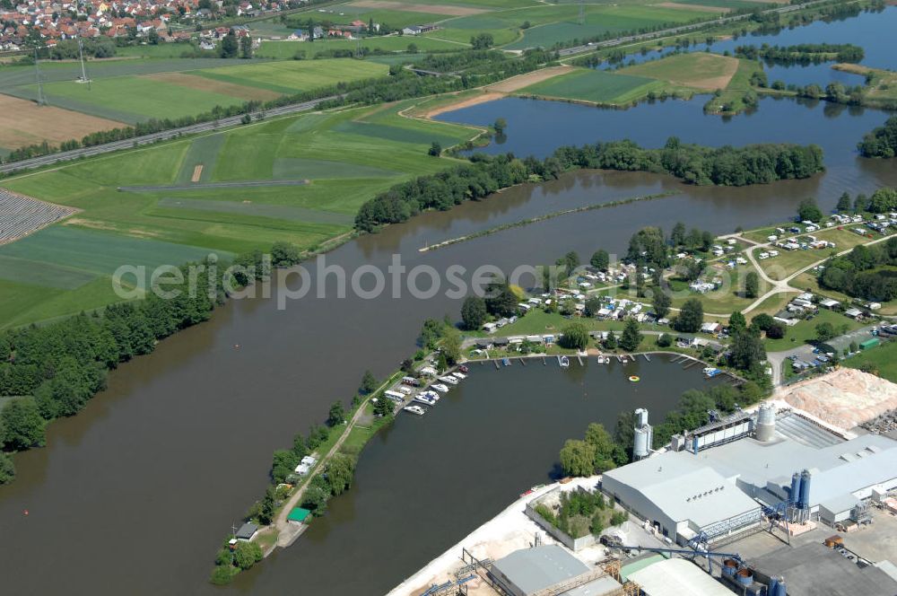 Aerial image Trosdorf - Main-Flussverlauf am Industriegebiet Trosdorf.