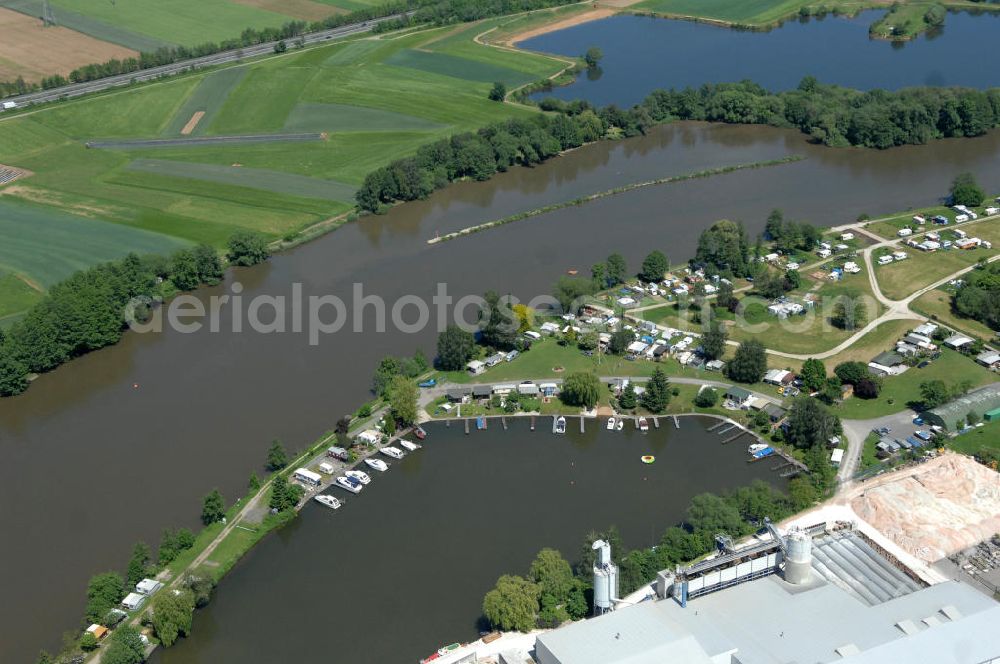 Aerial photograph Trosdorf - Main-Flussverlauf am Industriegebiet Trosdorf.